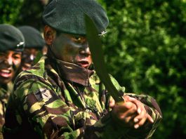 Pasukan Elit Gurkha dengan Senjata Khukri - (Src: Ibtimes.co.uk)