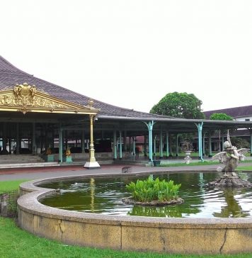 Tujuh Destinasi Wisata di Solo - Pura Mangkunegaran - Src Maeshare - blogger