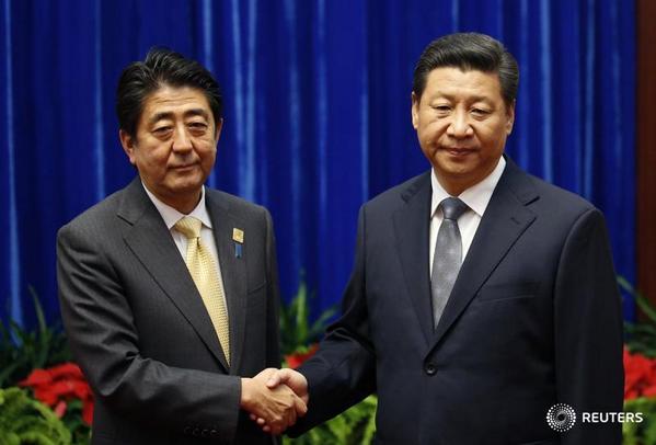 Salaman Canggung Presiden Tiongkok dan PM Jepang