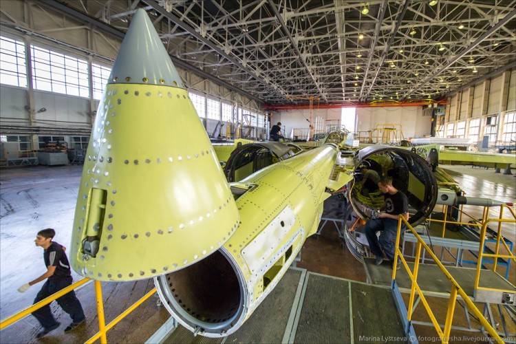 Foto Pabrik Jet Sukhoi Su-35 - 5