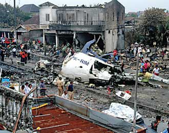 Kecelakaan Mandala Airlines di Medan yang Jatuh di Jalan Raya Selepas Take Off