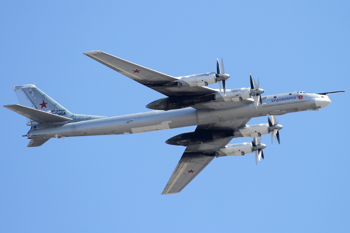Pesawat Bomber Rusia Tu-95 Bear