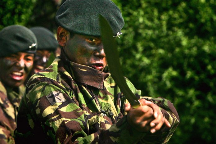Pasukan Elit Gurkha dengan Senjata Khukri - (Src: Ibtimes.co.uk)