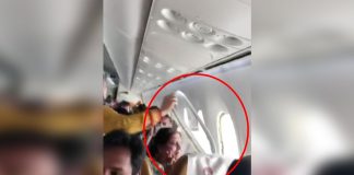 Jendela Pesawat Air India Lepas Saat Mengudara