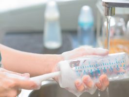 Tips dan Cara Membersihkan Botol Susu Bayi - Image Source BlibliDOTcom